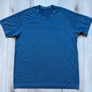 Lululemon Metal Vent Tech Short Sleeve /Berlin
Size XL